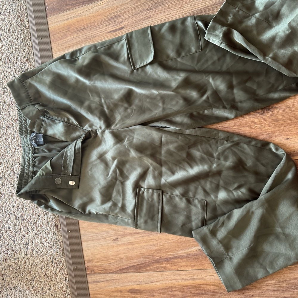 H&M Green Relaxed Fit Trousers